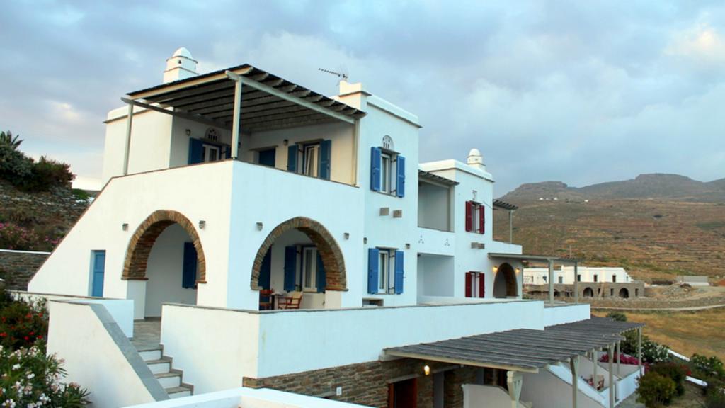 En Plo Aparthotel Agios Romanos Exterior foto